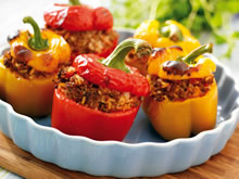 gevulde-paprika-met-gehakt-en-rijst gevulde-paprika-met-gehakt-en-rijst